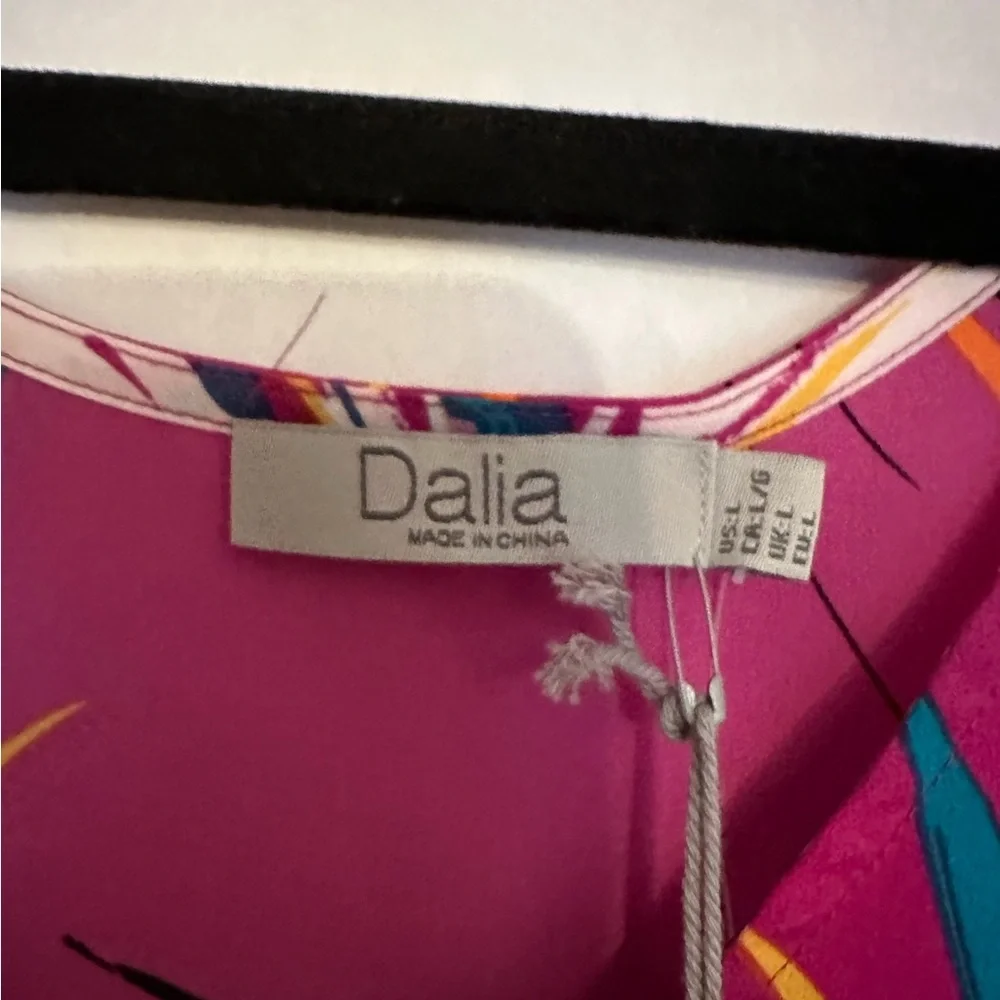 NEW Dalia V-Neck Floral Tropical Sleeveless Camisole Tank Women’s Size Large - Picture 3 of 6